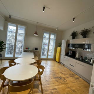 Bureau privé 17 m² 6 postes Location bureau Place d'Estienne d'Orves Paris 75009 - photo 8